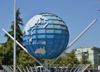 Globe in a roundabout (Fier, Albania, 2017) Globe in a roundabout (Fier, Albania, 2017)