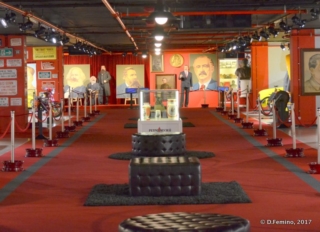 Central hall (Retro Museum, Varna, Bulgaria, 2017) Central hall (Retro Museum, Varna, Bulgaria, 2017)