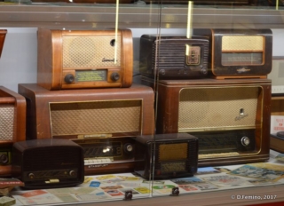 Old radios (Retro Museum, Varna, Bulgaria, 2017) Old radios (Retro Museum, Varna, Bulgaria, 2017)